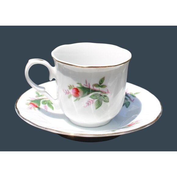 Vintage Lynn's Fine China Tea Cup & Saucer Set With Delicate Floral Design - Picture 2 of 5